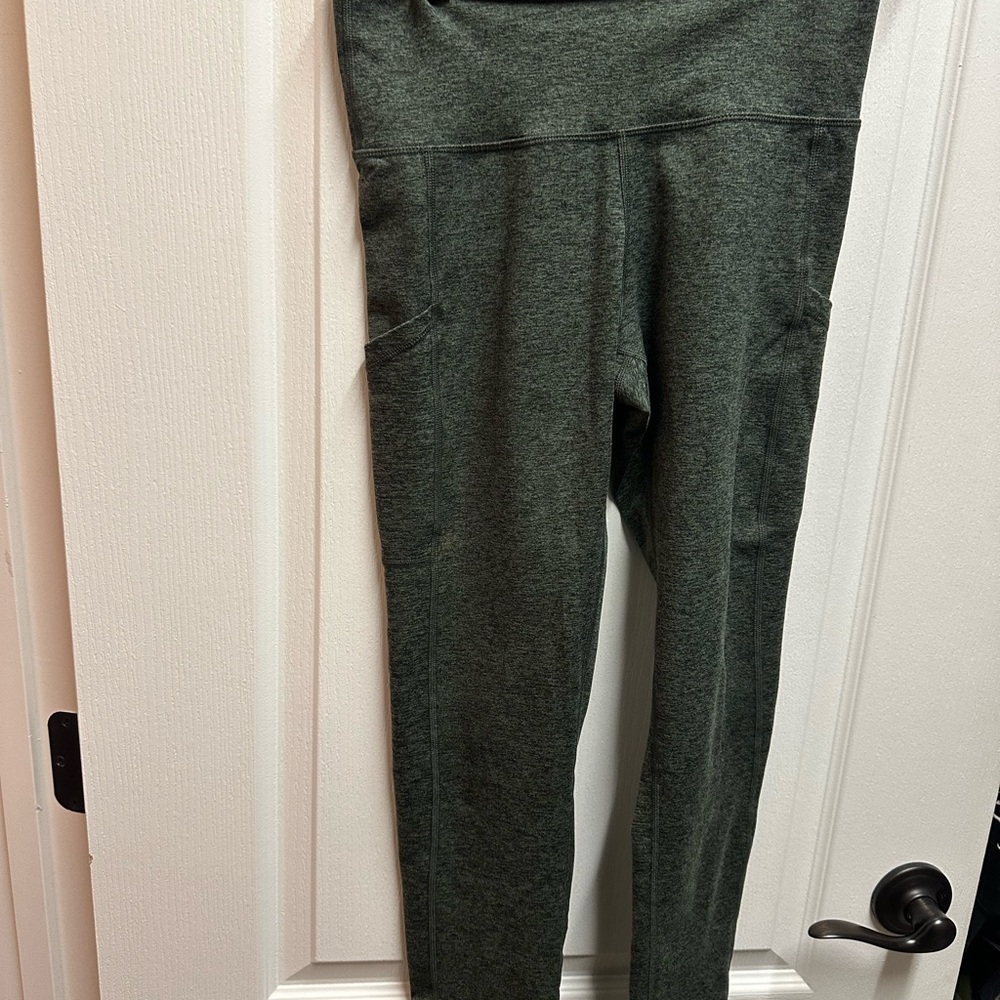 Offline Women's Green leggings size M/ NWOT B36